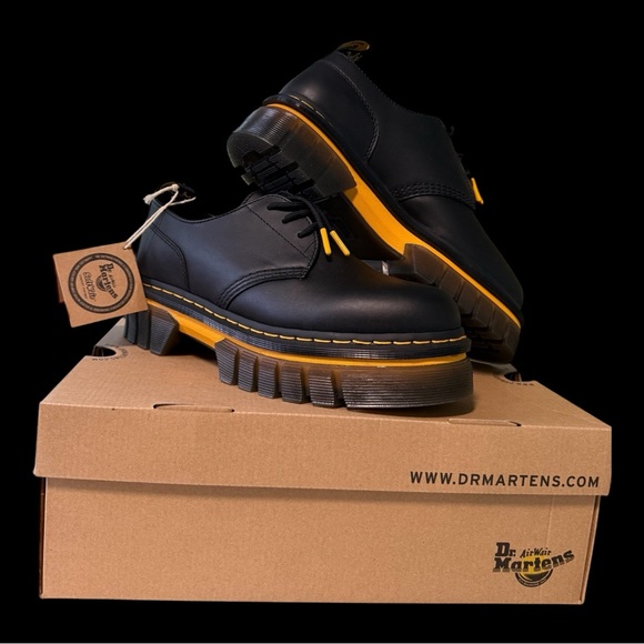 Dr. Martens Shoes - NWT Rare Dr Martens Audrick 3i Contrast Sole women’s size 11 men’s 9 New in box